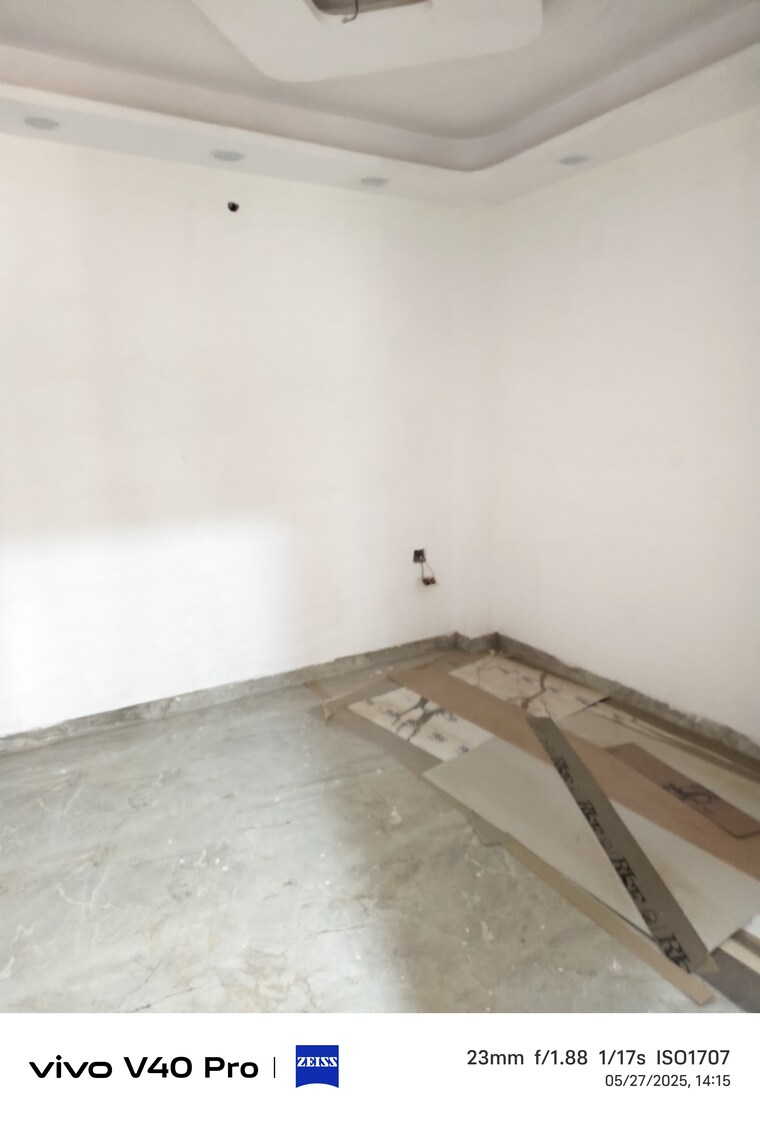 Room, laxmi nagar 3.5 Bedroom 100 Sq.Yd. Builder Floor In Laxmi Nagar Delhi 8725838