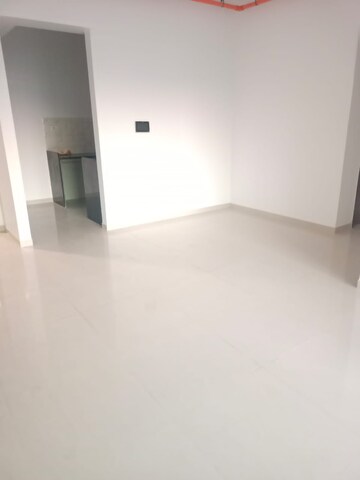 Room in 2 BHK Apartment at Kalpataru Immensa, Kolshet Road – for Rent