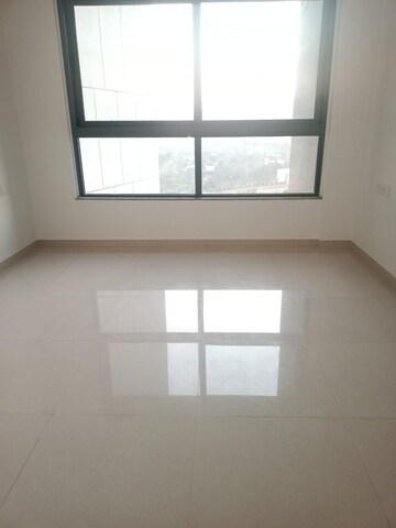 Room in 2 BHK Apartment at Kalpataru Immensa, Kolshet Road – for Rent