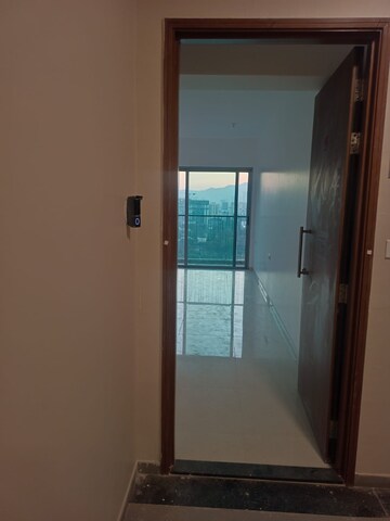 Room in 2 BHK Apartment at Kalpataru Immensa, Kolshet Road – for Rent