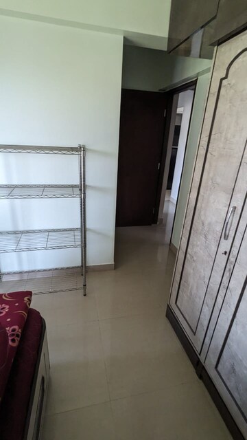 Room in 3 BHK Apartment at Bajaj Enchante Panchsheel CHS, Andheri West – for Rent