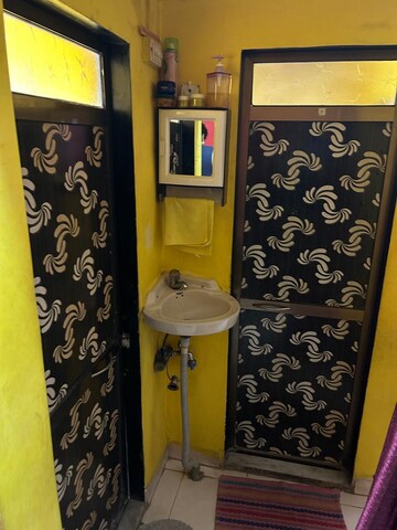 Bathroom in 1 BHK Apartment at Jumbo Darshan, Andheri East – for Rent