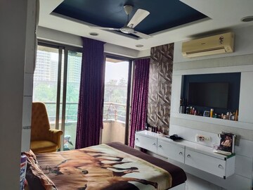 Bedroom in 2 BHK Apartment at Oberoi Realty Splendor, Andheri East – for Sale