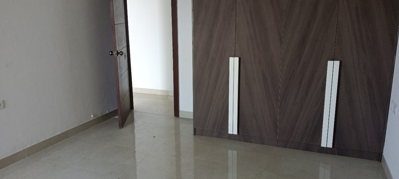 3 BHK Apartment For Sale in Golf View Condons