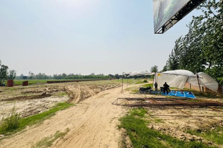 undefined, sector 108  450 Sq.Mt. Plot In Sector 108 Noida 8726211