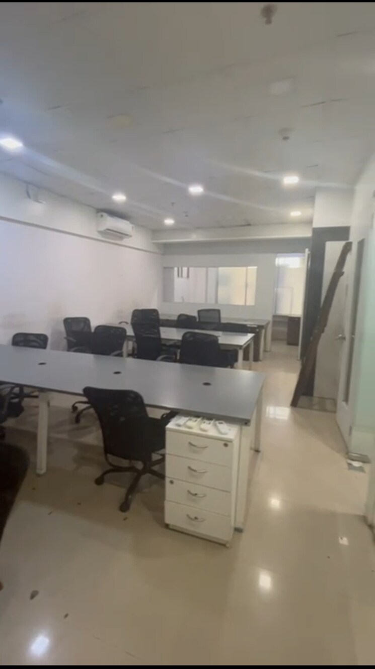 Team Area, aston Commercial Office Space 800 Sq.Ft. In Andheri West Mumbai 8726564
