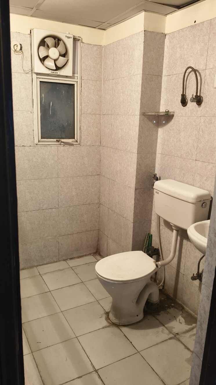 Bathroom, panchsheel-greens-ii 2 Bedroom 915 Sq.Ft. Apartment In Sector 16 Greater Noida Greater Noida 8726718