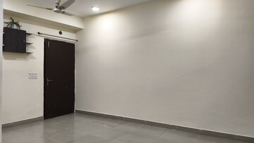 Room in 2 BHK Apartment at Panchsheel Greens II, Sector 16 Greater Noida – for Rent