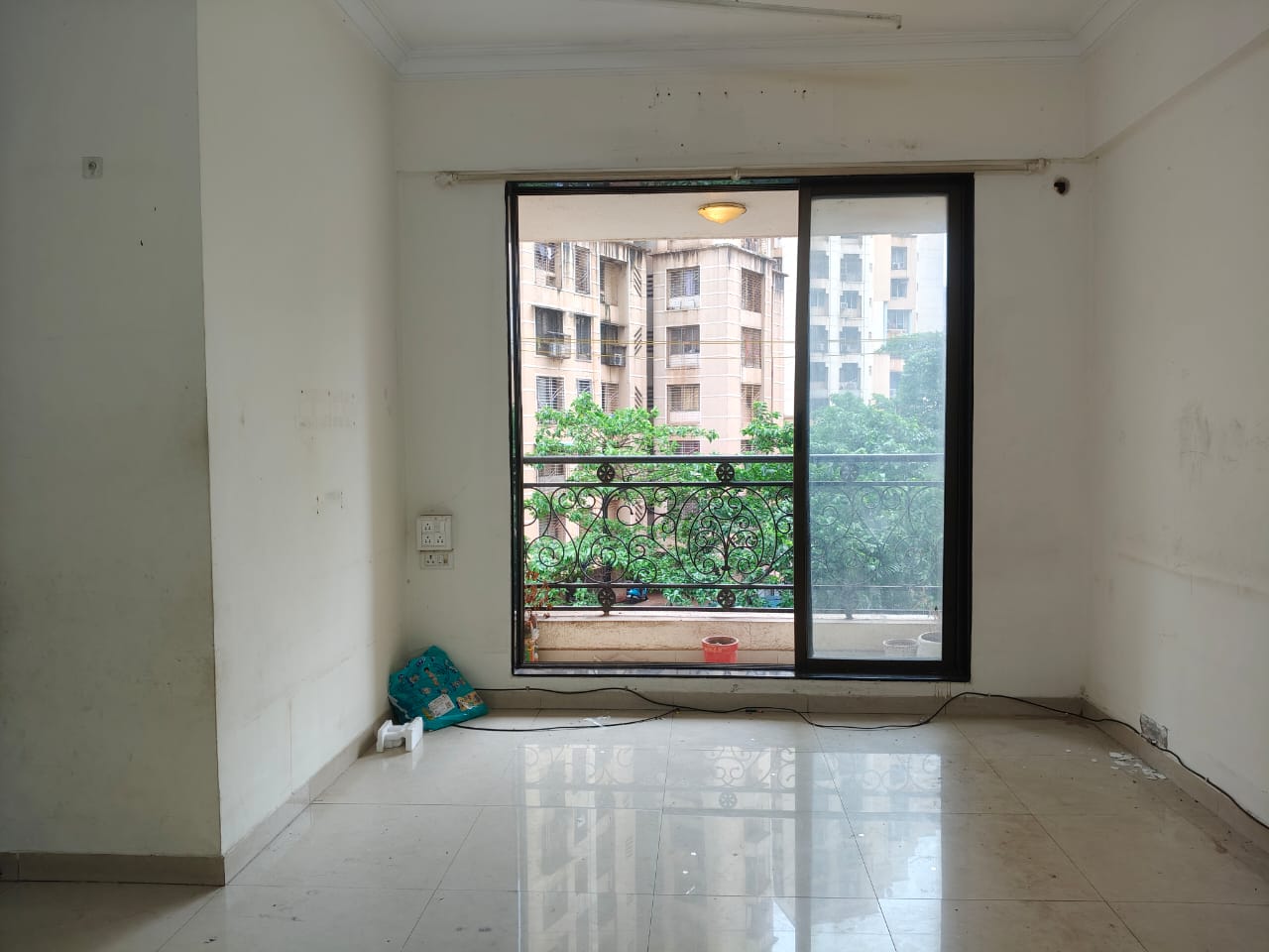 2 BHK 985 Sq.Ft. Apartment in Lake Florence
