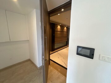 Room in 2 BHK Apartment at Lodha The Park, Worli – for Rent