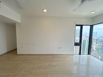 Room in 2 BHK Apartment at Lodha The Park, Worli – for Rent