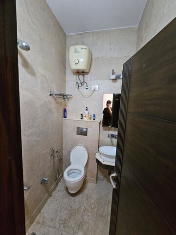 Attached Bathroom in 2 BHK Builder Floor at Lajpat Nagar ii – for Rent