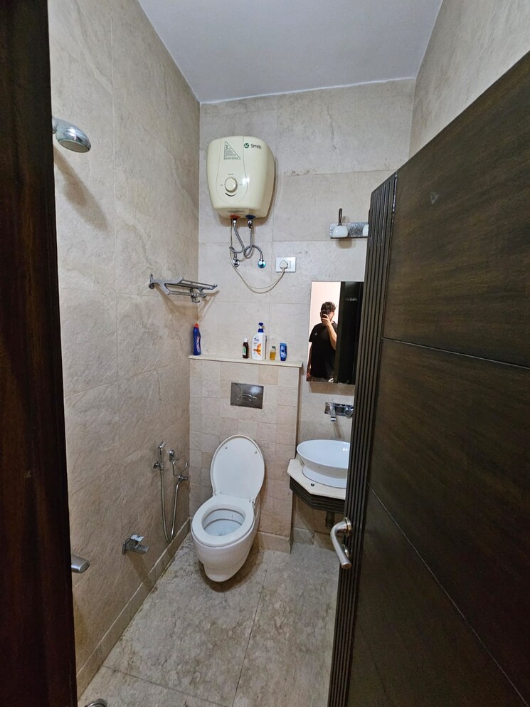 Attached Bathroom, lajpat nagar ii 2 Bedroom 900 Sq.Ft. Builder Floor In Lajpat Nagar ii Delhi 8726687