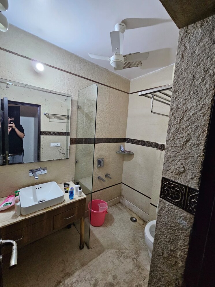 Bathroom, lajpat nagar ii 2 Bedroom 900 Sq.Ft. Builder Floor In Lajpat Nagar ii Delhi 8726687