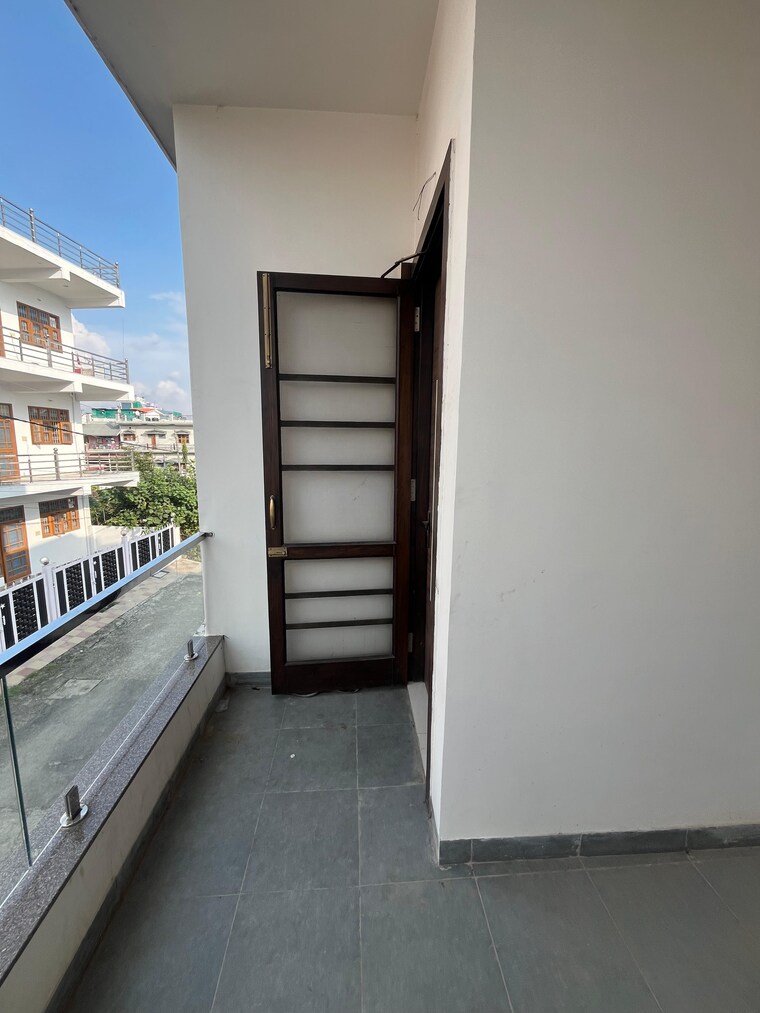 Balcony, shimla bypass road 3 Bedroom 100 Sq.Yd. Independent House In Shimla Bypass Road Dehradun 8726802