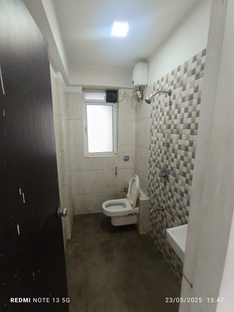 Bathroom, hiranandani-maitri-park 2 Bedroom 800 Sq.Ft. Apartment In Chembur Mumbai 8726961