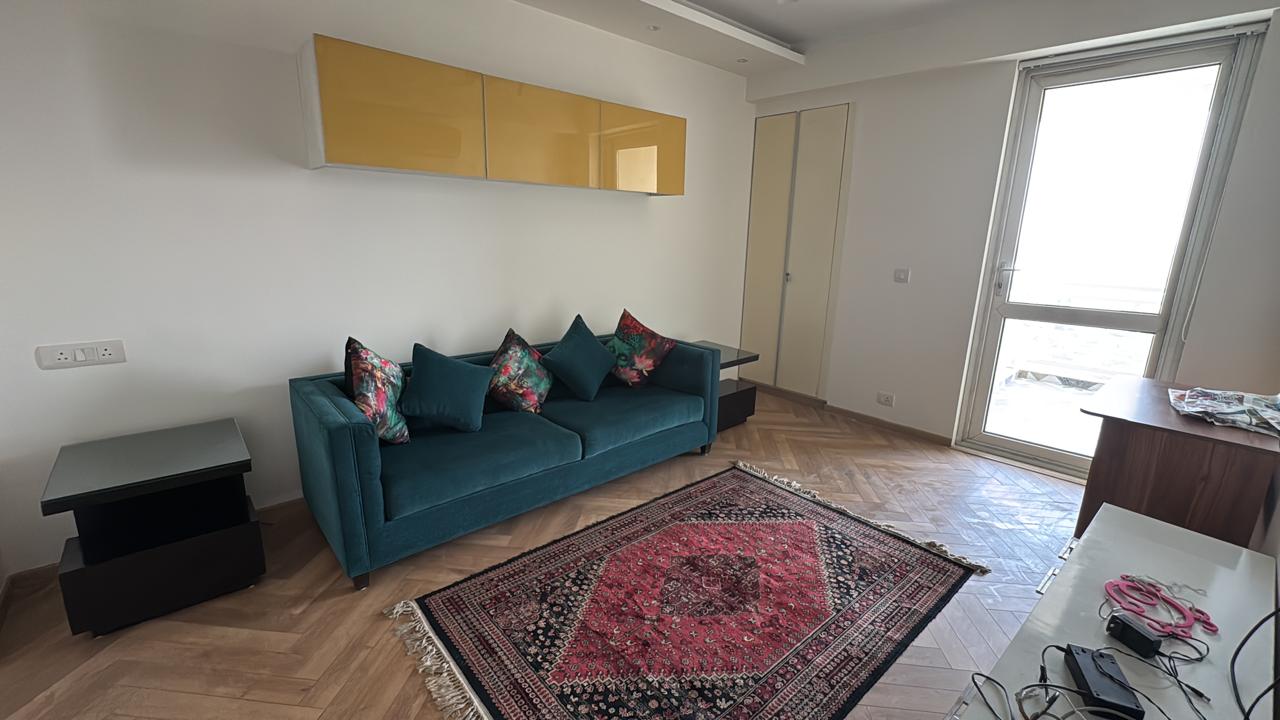 4 BHK + Servant Room Apartment For Rent in DLF Park Place