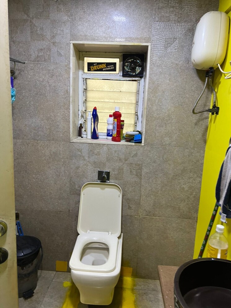Bathroom, yash-evershine 3 Bedroom 1350 Sq.Ft. Penthouse In Malad West Mumbai 8727126
