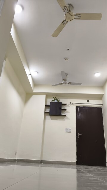 Room in 3 BHK Apartment at Ajnara Le Garden, Sector 16b Greater Noida – for Rent