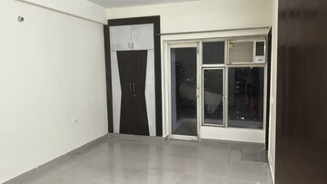 Room in 3 BHK Apartment at Ajnara Le Garden, Sector 16b Greater Noida – for Rent