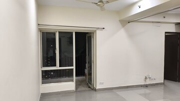 Room in 3 BHK Apartment at Ajnara Le Garden, Sector 16b Greater Noida – for Rent