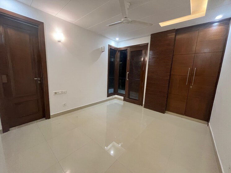 undefined, defence colony 3 Bedroom 1953 Sq.Ft. Builder Floor In Defence Colony Delhi 8727202