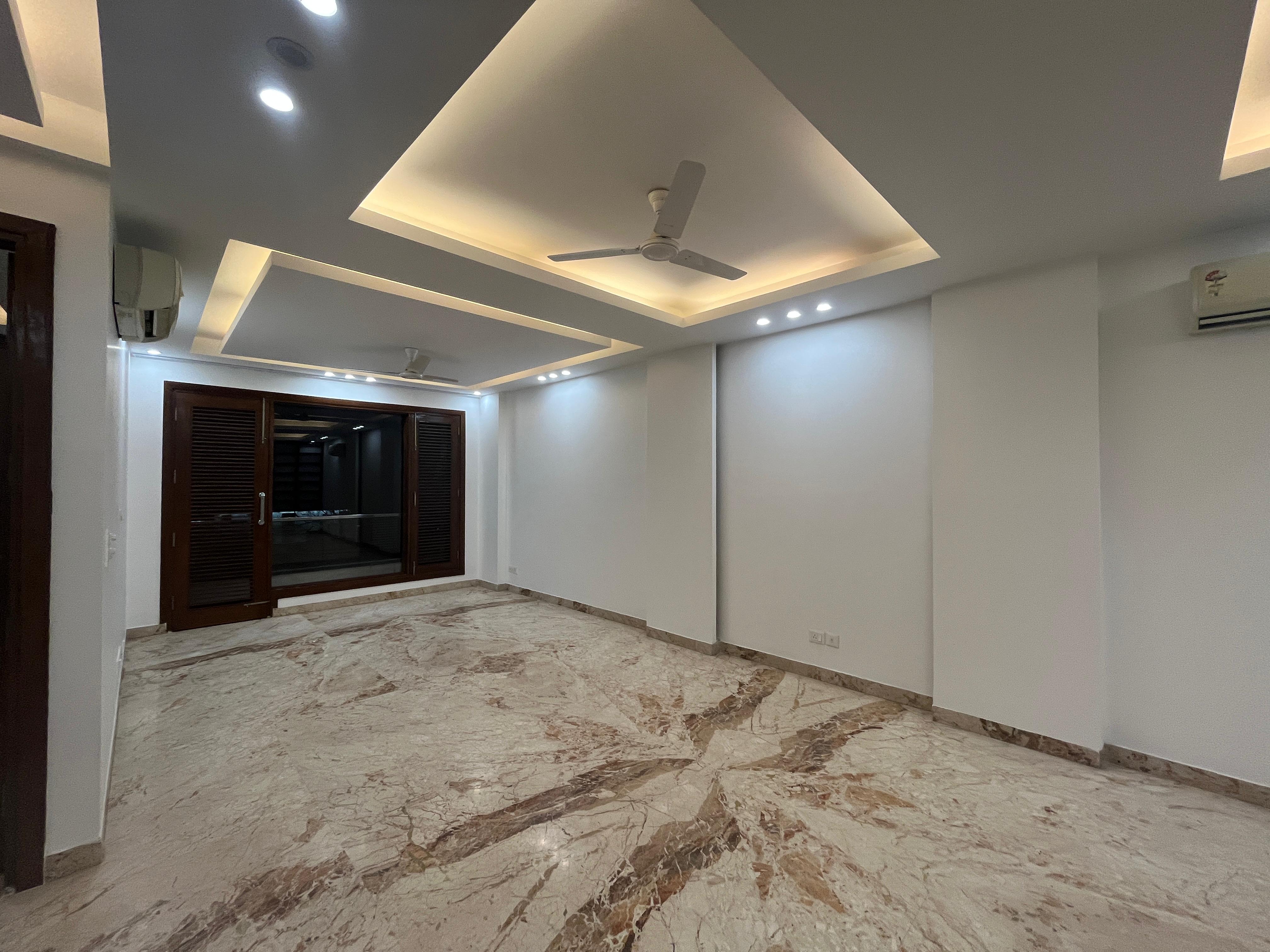3 BHK + Servant Room Builder Floor For Rent in Defence Colony