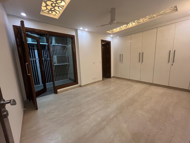 Room, defence colony 3 Bedroom 1953 Sq.Ft. Builder Floor In Defence Colony Delhi 8727202