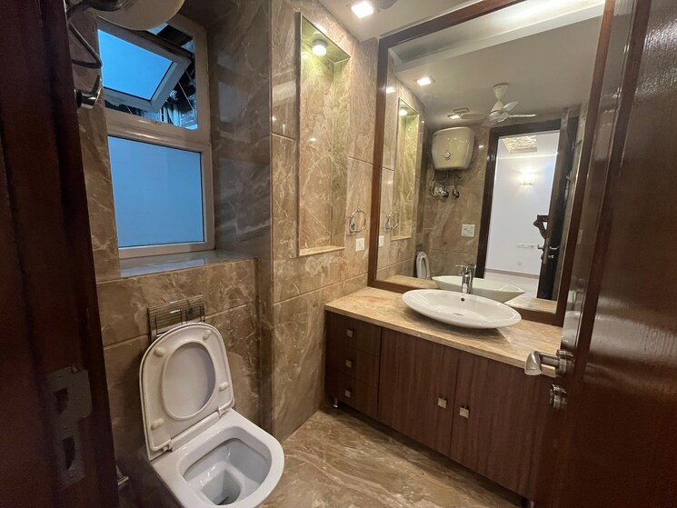 Bathroom, defence colony 3 Bedroom 1953 Sq.Ft. Builder Floor In Defence Colony Delhi 8727202