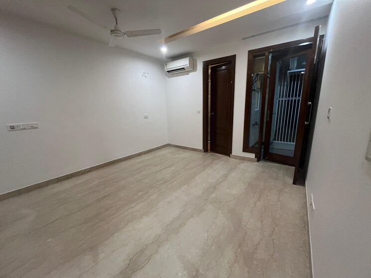 Room, defence colony 3 Bedroom 1953 Sq.Ft. Builder Floor In Defence Colony Delhi 8727202