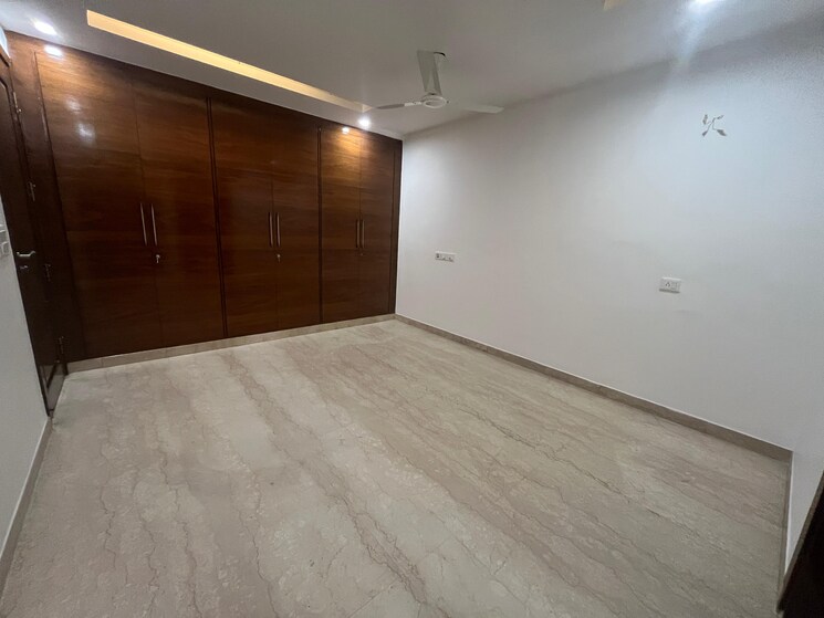 Room, defence colony 3 Bedroom 1953 Sq.Ft. Builder Floor In Defence Colony Delhi 8727202