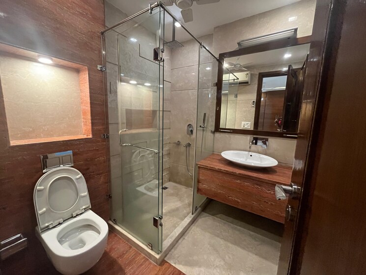 Bathroom, defence colony 3 Bedroom 1953 Sq.Ft. Builder Floor In Defence Colony Delhi 8727202