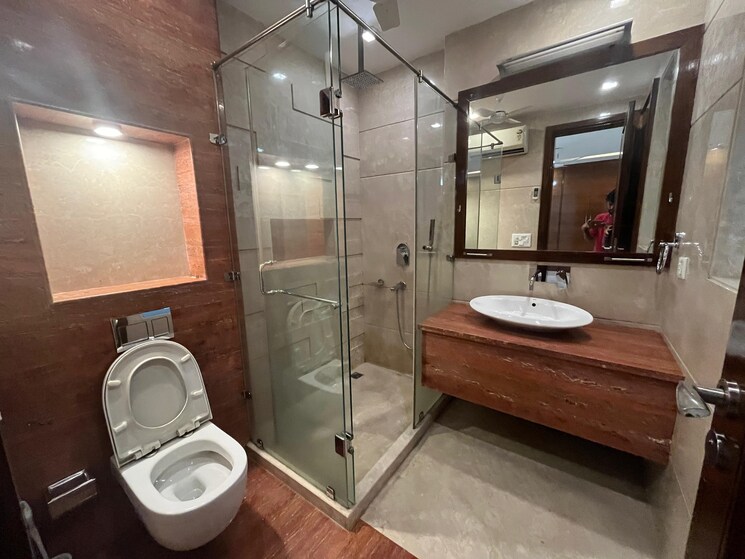 Bathroom, defence colony 3 Bedroom 1953 Sq.Ft. Builder Floor In Defence Colony Delhi 8727202