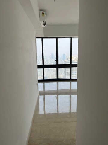 Room in 2 BHK Apartment at Lodha The Park, Worli – for Rent