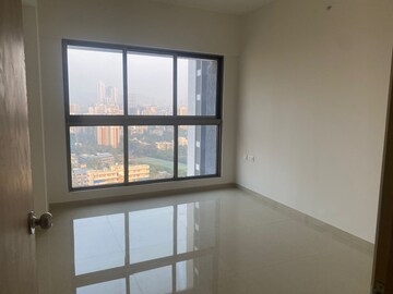 Room in 3 BHK Apartment at Rajesh Raj Infinia, Malad West – for Rent