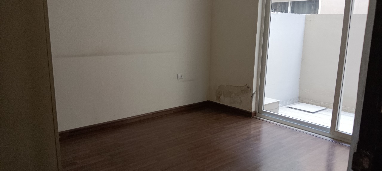 3 BHK + Servant Room Apartment For Sale in Priyadarsni Apartment