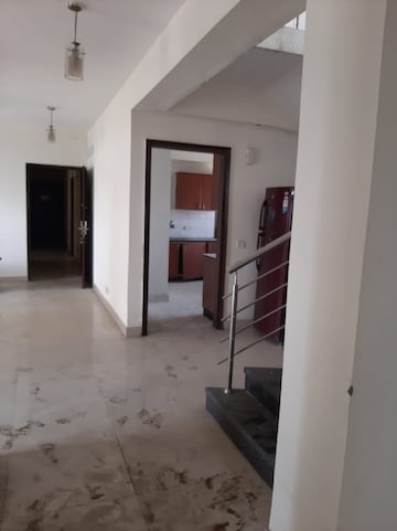 Room in 6+ BHK Villa at Omaxe NRI City Center, Omega Ii Greater Noida – for Rent
