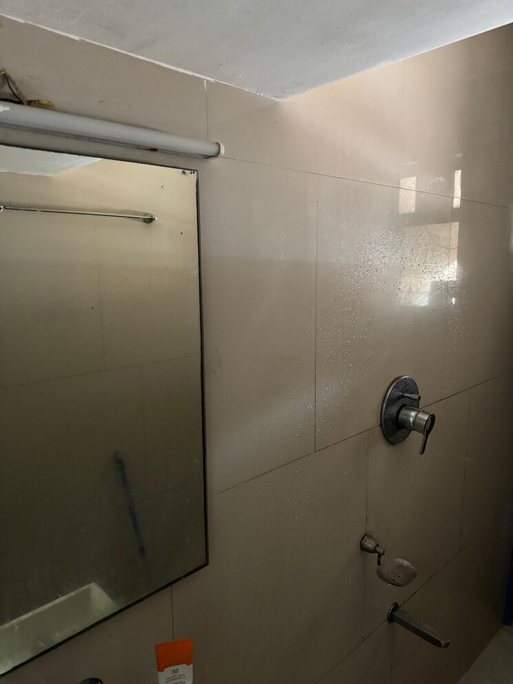 Bathroom, saraswati-chs-vile-parle-west 2 Bedroom 720 Sq.Ft. Apartment In Vile Parle West Mumbai 8727551