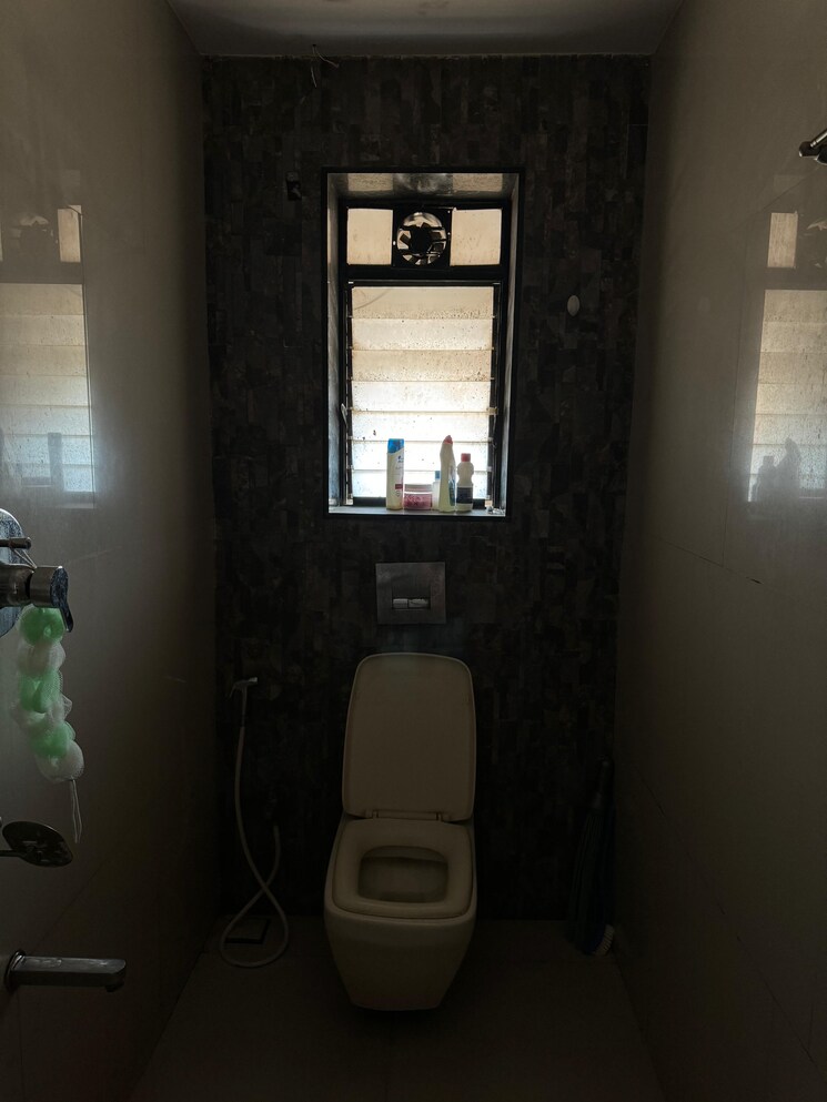 Bathroom, saraswati-chs-vile-parle-west 2 Bedroom 720 Sq.Ft. Apartment In Vile Parle West Mumbai 8727551