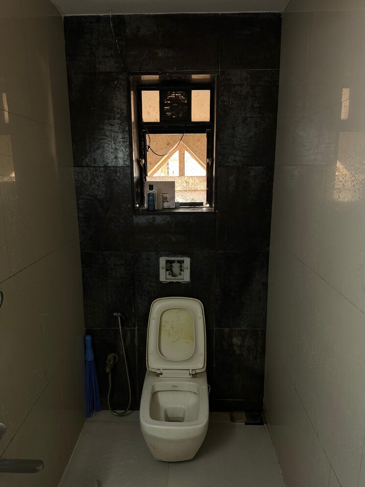 Bathroom, saraswati-chs-vile-parle-west 2 Bedroom 720 Sq.Ft. Apartment In Vile Parle West Mumbai 8727551