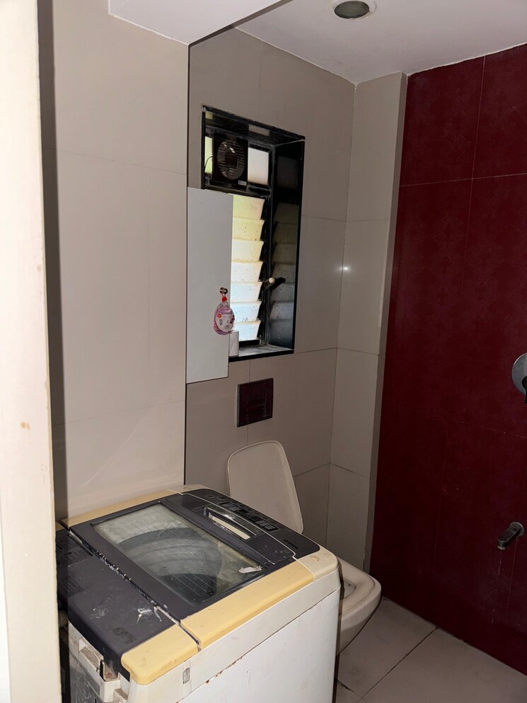 Bathroom, saraswati-chs-vile-parle-west 2 Bedroom 720 Sq.Ft. Apartment In Vile Parle West Mumbai 8727551