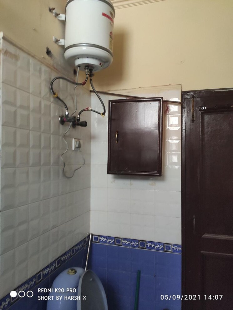 Bathroom, sector 52 1 Bedroom 112 Sq.Yd. Builder Floor In Sector 52 Noida 8727553