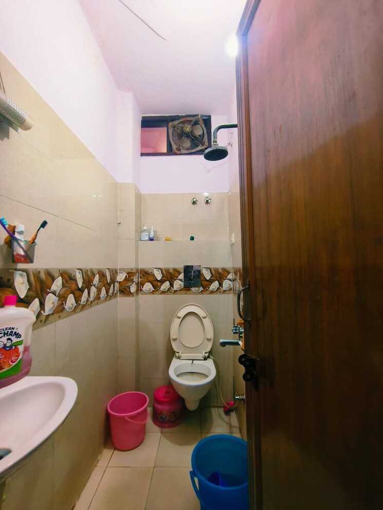 Bathroom, dwarka mor 1 Bedroom 450 Sq.Ft. Builder Floor In Dwarka Mor Delhi 8727608