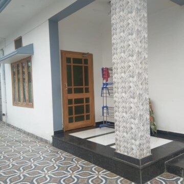 Living Room in 4 BHK Independent House at JakhaN-Rajpur Road – for Sale