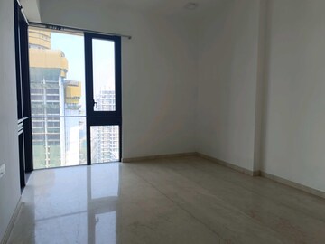 Room in 2 BHK Apartment at Lodha Complex Lower Parel, Lower Parel – for Rent
