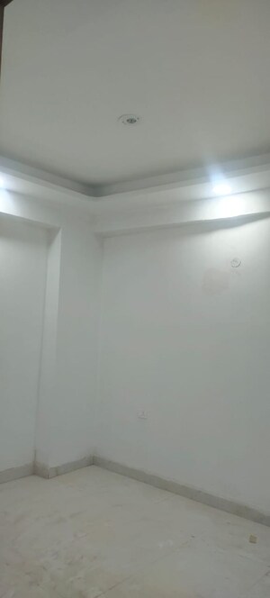 Room in 2.5 BHK Apartment at Sector 73 – for Sale