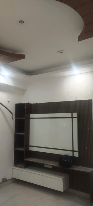 Room in 2.5 BHK Apartment at Sector 73 – for Sale