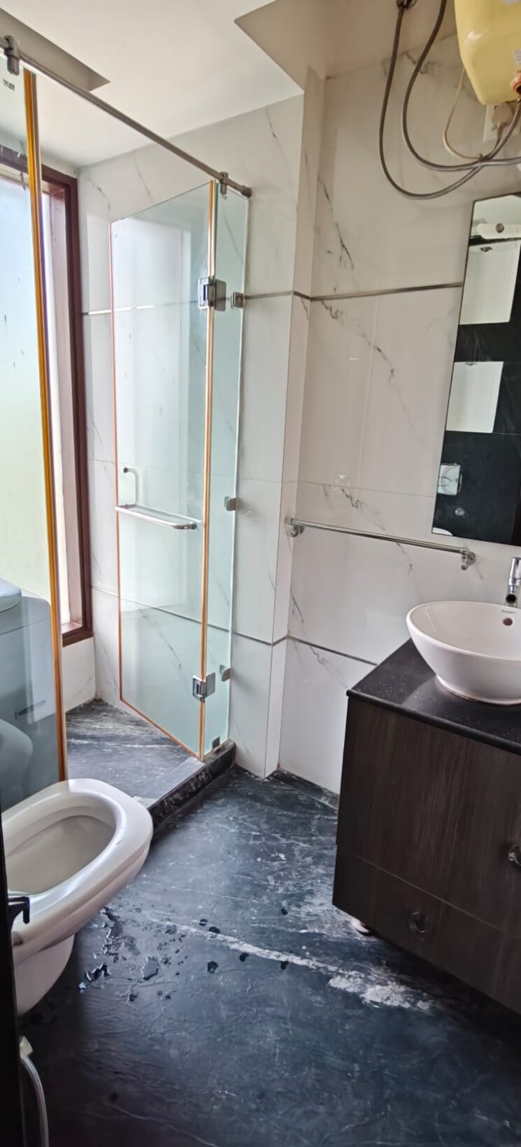 Bathroom, defence colony 3 Bedroom 1953 Sq.Ft. Builder Floor In Defence Colony Delhi 8727863