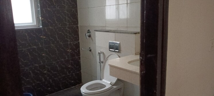 Bathroom, sector 6 dwarka 3 Bedroom 2000 Sq.Ft. Apartment In Sector 6 Dwarka Delhi 8727948