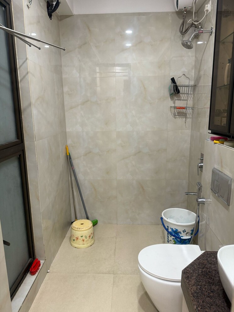 Bathroom, raymond-ten-x-habitat 3 Bedroom 1250 Sq.Ft. Apartment In Pokhran Road No Two Thane 8728577